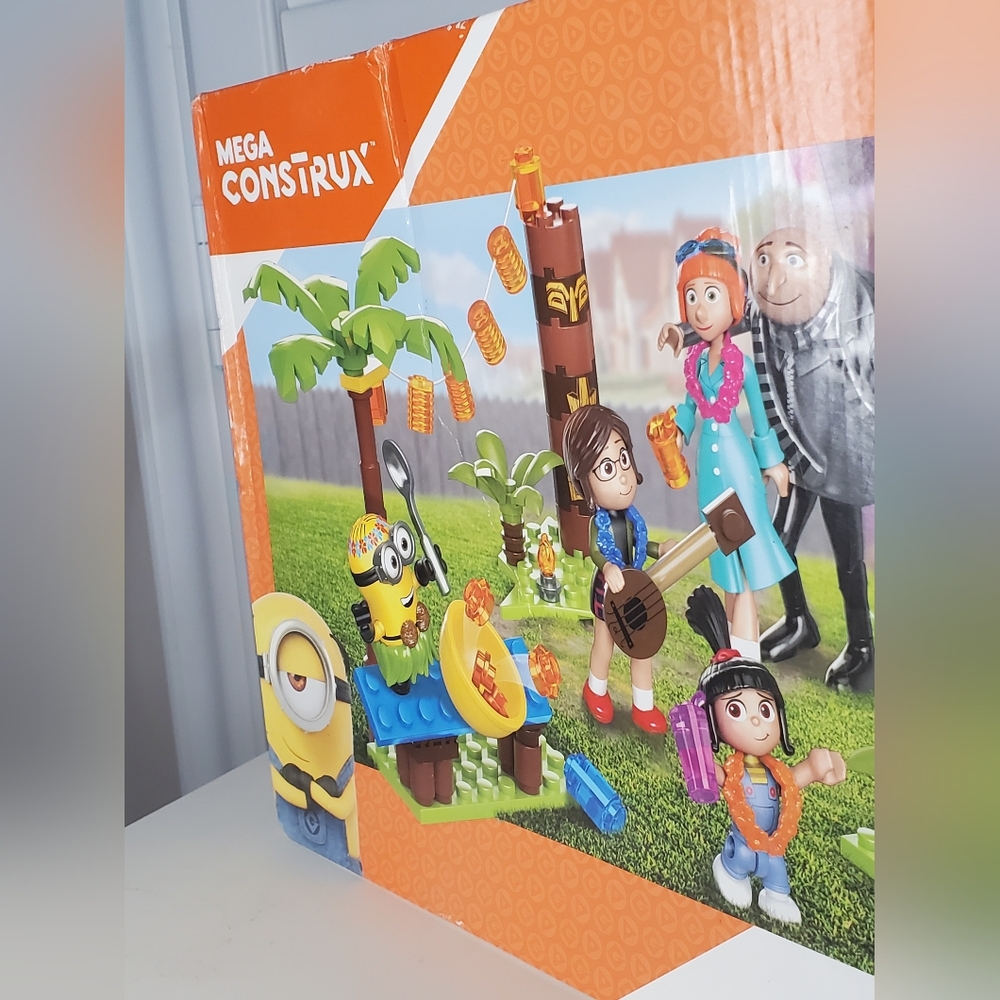 New Mega Construx Despicable Me 3 Family Luau Party 123 Piece Set, FHY38 - Picture 9 of 12